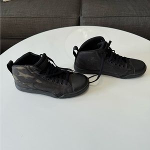 Altama Maritime Assault Mid Boots - men’s 5.5 women’s 7 Black Camo